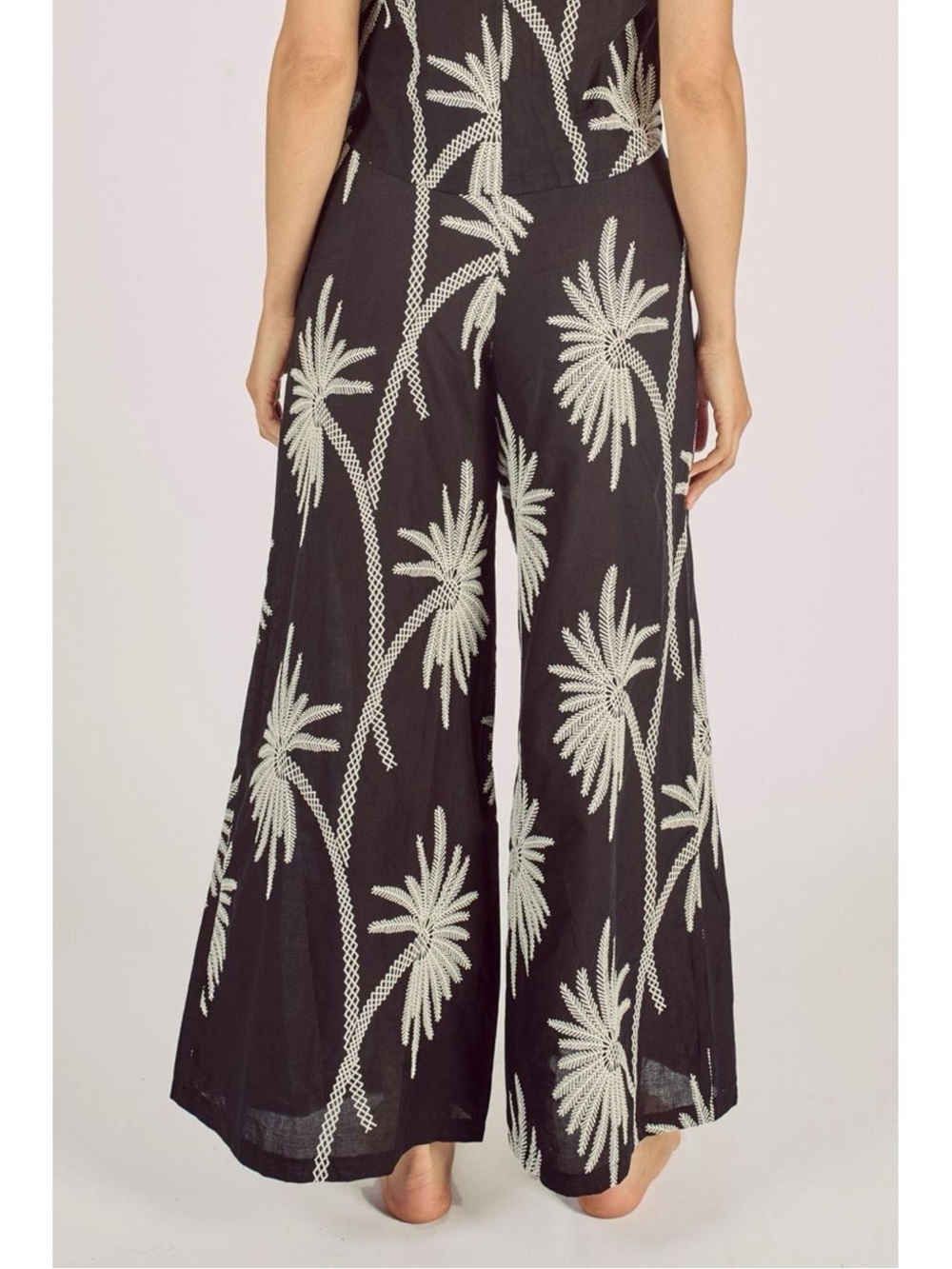 Traffic People Black Wide-Leg Palm Print Pants - Picture 2 of 9
